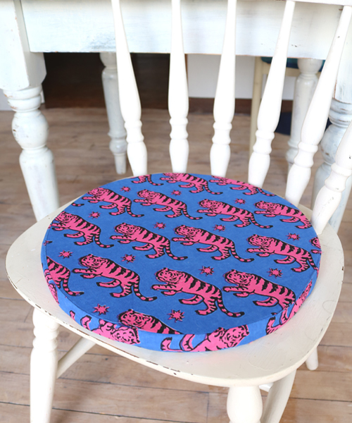 チャイハネ（チャイハネ）の「【チャイハネ】ズーズーラウンドクッション（クッション/クッションカバー・レディース・パープル/ブルー/ピンク/グリーン/グリーン×オレンジ/ブルー系その他/オレンジ/イエロー・FREE）」の5枚目の写真