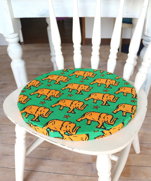 チャイハネ（チャイハネ）の「【チャイハネ】ズーズーラウンドクッション（クッション/クッションカバー・レディース・パープル/ブルー/ピンク/グリーン/グリーン×オレンジ/ブルー系その他/オレンジ/イエロー・FREE）」の3枚目の写真