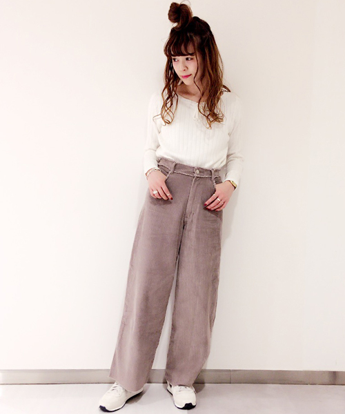 archives（アルシーヴ）の「ワイドリブ レースアップニット（ニット/セーター・レディース・オフホワイト/ブラウン/ピンク/ブラック・MEDIUM）」の5枚目の写真