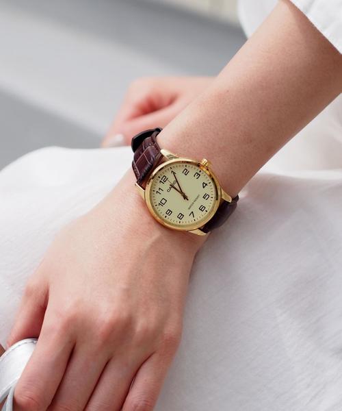 Another Edition(アナザーエディション)の「CASIO MTP 17ss〈カシオ〉(アナログ腕時計・レディース・ブラック/ブラウン・FREE)」の2枚目の写真