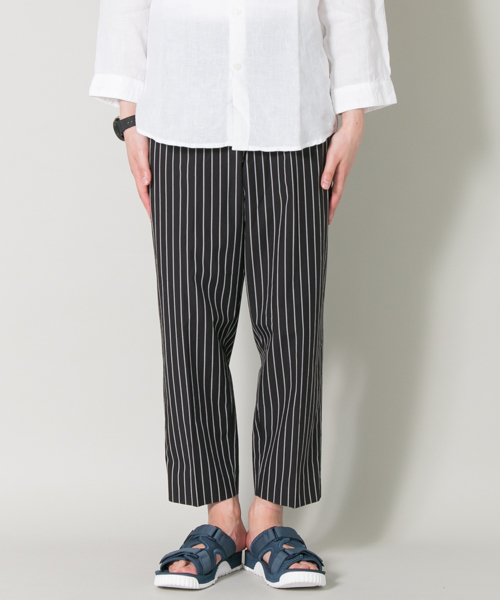 URBAN RESEARCH（アーバンリサーチ）の「UR ストライプアンクルベルトレスパンツ（その他パンツ・メンズ・ブラック/ネイビー・LARGE/MEDIUM）」の3枚目の写真