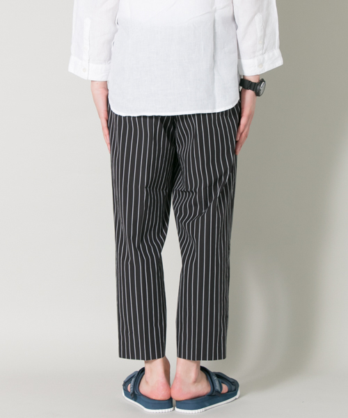URBAN RESEARCH（アーバンリサーチ）の「UR ストライプアンクルベルトレスパンツ（その他パンツ・メンズ・ブラック/ネイビー・LARGE/MEDIUM）」の5枚目の写真