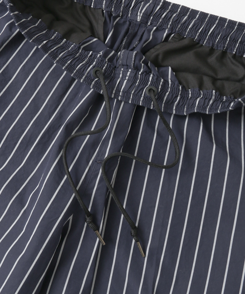 URBAN RESEARCH（アーバンリサーチ）の「UR ストライプアンクルベルトレスパンツ（その他パンツ・メンズ・ブラック/ネイビー・LARGE/MEDIUM）」の15枚目の写真