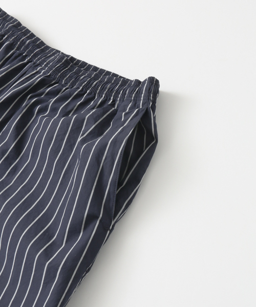 URBAN RESEARCH（アーバンリサーチ）の「UR ストライプアンクルベルトレスパンツ（その他パンツ・メンズ・ブラック/ネイビー・LARGE/MEDIUM）」の16枚目の写真