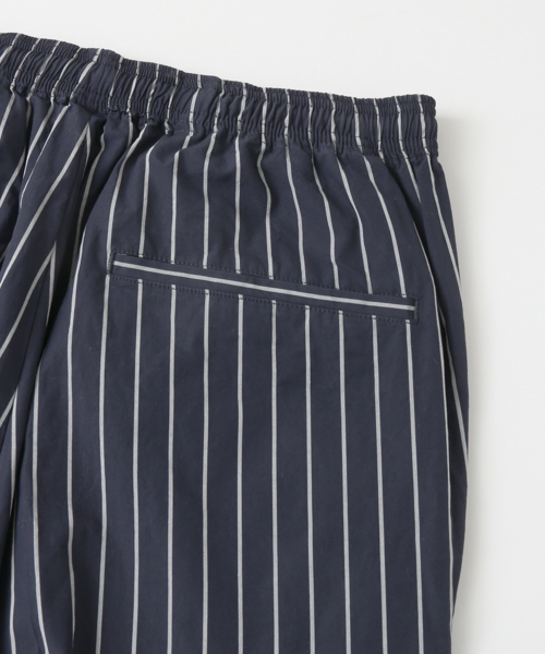 URBAN RESEARCH（アーバンリサーチ）の「UR ストライプアンクルベルトレスパンツ（その他パンツ・メンズ・ブラック/ネイビー・LARGE/MEDIUM）」の9枚目の写真