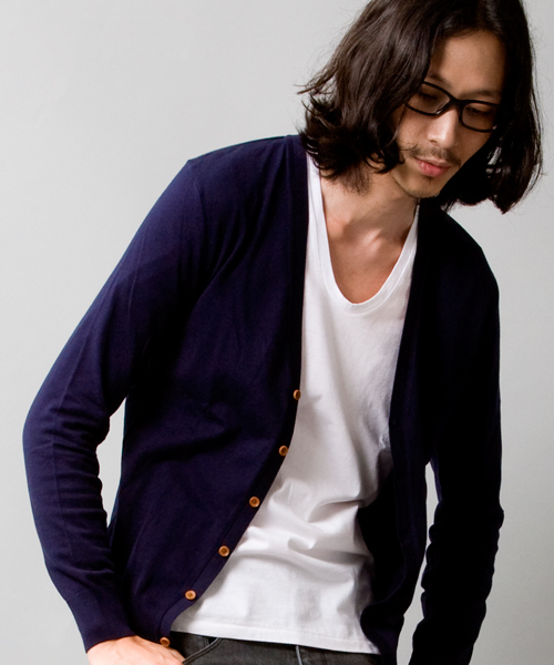 BEAUTY&YOUTH UNITED ARROWS（ビューティーアンドユースユナイテッドアローズ）の「by ∴ カラー ボタン Vネック カーディガン◆（カーディガン/ボレロ・メンズ・ブラック/ダークグリーン/ネイビー/マスタード・SMALL/MEDIUM/LARGE/X-LARGE）」の3枚目の写真