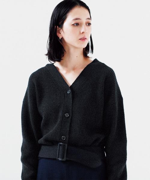 green label relaxing（グリーンレーベルリラクシング）の「CF カタアゼ ベルト Vネック カーディガン（カーディガン/ボレロ・レディース・ブラック/ナチュラル/オリーブ・FREE）」の4枚目の写真