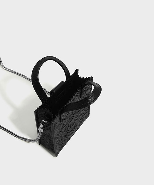 CHARLES & KEITH(チャールズ & キース)の「トートバッグ / TOTE BAG(トートバッグ・レディース・ブラック/レッド・S)」の3枚目の写真