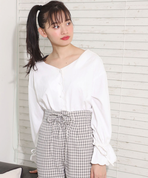 one after another NICE CLAUP(ワンアフターアナザーナイスクラップ)の「スカラップブラウス(シャツ/ブラウス・レディース・オフホワイト/ベージュ/ピンク・FREE)」の2枚目の写真