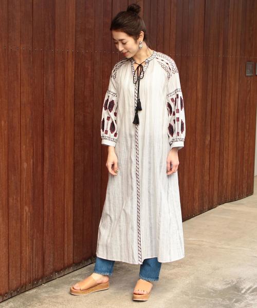 BEAUTY&YOUTH UNITED ARROWS（ビューティーアンドユースユナイテッドアローズ）の「BY∴ エンブロイダリーマキシワンピース -2WAY- о（ワンピース・レディース・ホワイト/ナチュラル・FREE）」の3枚目の写真