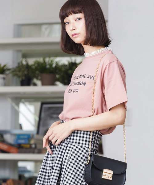 WEGO(ウィゴー)の「WEGO/レースハイネックレイヤードロゴTシャツ(Tシャツ/カットソー・レディース・ホワイト/ブラック/ブラウン/ピンク・FREE)」の4枚目の写真