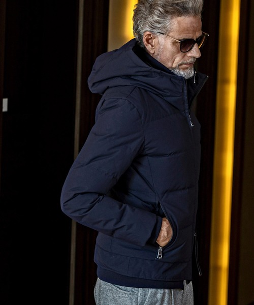 AKM Contemporary（エイケイエムコンテンポラリー）の「【WEB・直営店限定】AKM Contemporary(エイケイエムコンテンポラリー)スタンドネック レイヤード ダウンジャケット(保温性/防風性)（ダウンジャケット/コート・メンズ・ブラック/ネイビー/カーキ・SMALL/MEDIUM/LARGE/X-LARGE/XX-LARGE）」の21枚目の写真