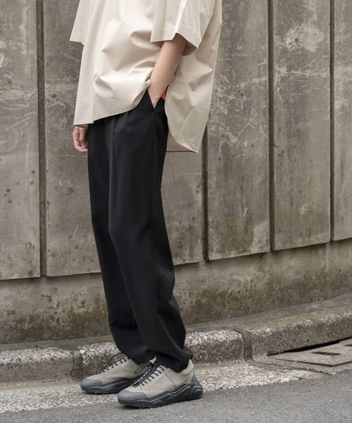 MAISON SPECIAL（メゾンスペシャル）の「ハイツイストダブルクロスリラックスパンツ 【MAISON SPECIAL/メゾンスペシャル】（その他パンツ・メンズ・ブラック/ブルー/キャメル・44/46/48）」の2枚目の写真