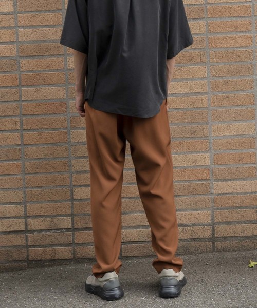 MAISON SPECIAL（メゾンスペシャル）の「ハイツイストダブルクロスリラックスパンツ 【MAISON SPECIAL/メゾンスペシャル】（その他パンツ・メンズ・ブラック/ブルー/キャメル・44/46/48）」の4枚目の写真