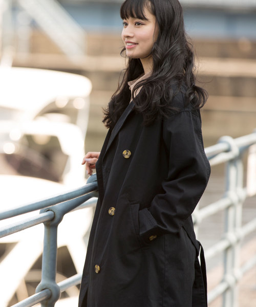 Luz Llena(ラズレナ)の「ベルト付ビッグシルエットトレンチコート(トレンチコート・レディース・ブラック/ベージュ・MEDIUM)」の5枚目の写真