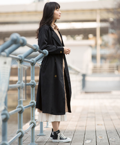 Luz Llena(ラズレナ)の「ベルト付ビッグシルエットトレンチコート(トレンチコート・レディース・ブラック/ベージュ・MEDIUM)」の8枚目の写真