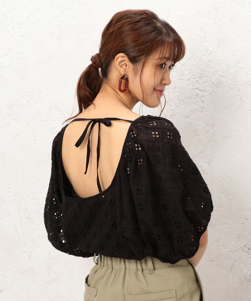 Cheek（チーク）の「カットワークレースブラウス（シャツ/ブラウス・レディース・ホワイト/ブラック/カーキ・MEDIUM）」の2枚目の写真