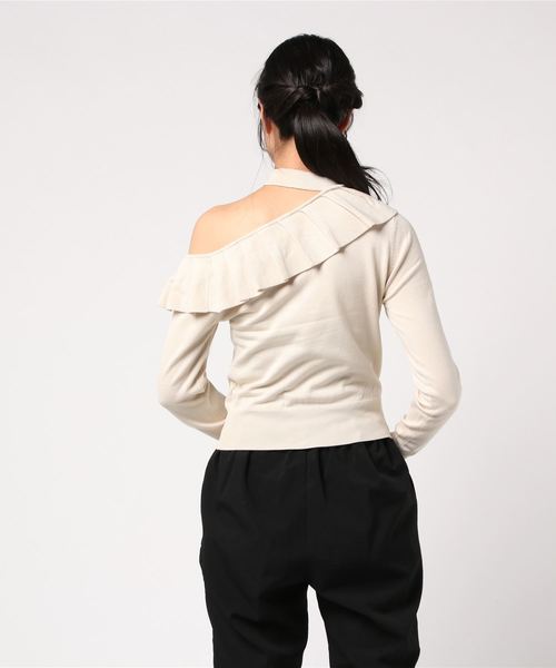 archives（アルシーヴ）の「ワンショルフリルニット（ニット/セーター・レディース・ブラック/アイボリー/ピンクベージュ・MEDIUM）」の5枚目の写真