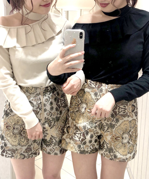 archives（アルシーヴ）の「ワンショルフリルニット（ニット/セーター・レディース・ブラック/アイボリー/ピンクベージュ・MEDIUM）」の2枚目の写真