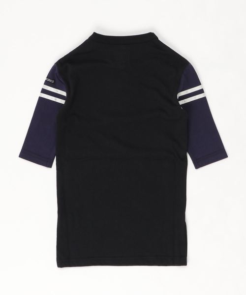 RUGGEDWORKS（ラゲッドワークス）の「【親子お揃い】ガールズクルーネック袖ライン天竺ワンピース（ワンピース・キッズ・ダークブルー/ブラック・130cm/140cm/90㎝/150cm/110cm/100cm/120cm）」の3枚目の写真