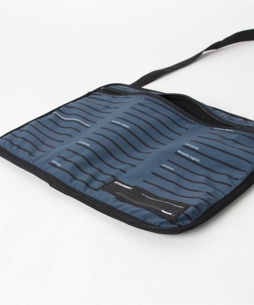 ATTACHMENT(アタッチメント)の「T400ストレッチタフタ サコッシュ(ショルダーバッグ・メンズ・グレー/ネイビー/オレンジ・ONESIZE)」の5枚目の写真