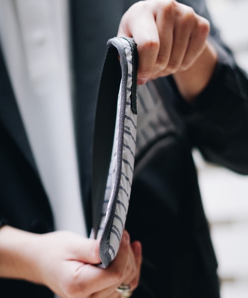 ATTACHMENT(アタッチメント)の「T400ストレッチタフタ サコッシュ(ショルダーバッグ・メンズ・グレー/ネイビー/オレンジ・ONESIZE)」の13枚目の写真