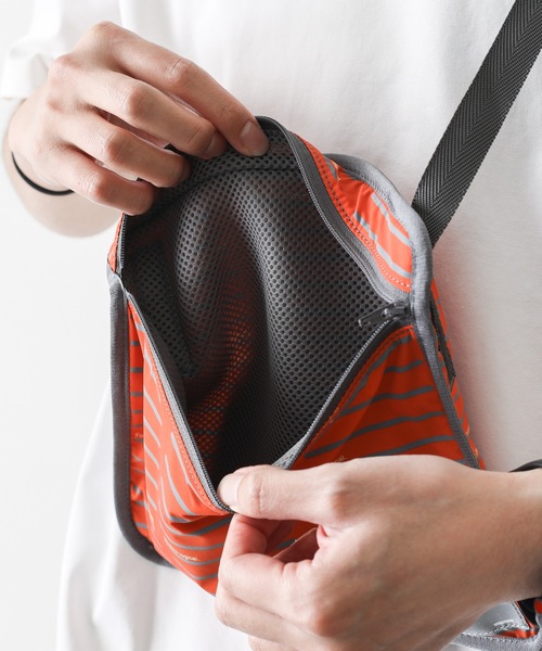 ATTACHMENT(アタッチメント)の「T400ストレッチタフタ サコッシュ(ショルダーバッグ・メンズ・グレー/ネイビー/オレンジ・ONESIZE)」の17枚目の写真