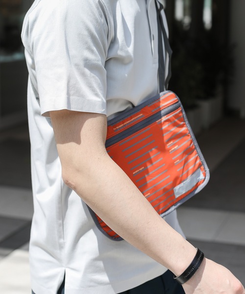 ATTACHMENT(アタッチメント)の「T400ストレッチタフタ サコッシュ(ショルダーバッグ・メンズ・グレー/ネイビー/オレンジ・ONESIZE)」の21枚目の写真
