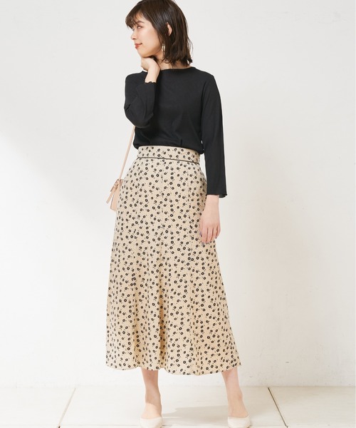 natural couture（ナチュラルクチュール）の「マーガレット花柄パイピングスカート（スカート・レディース・オフホワイト/ブラック・FREE）」の5枚目の写真