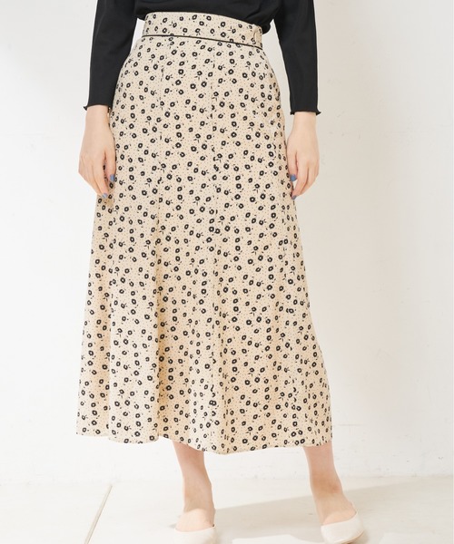 natural couture（ナチュラルクチュール）の「マーガレット花柄パイピングスカート（スカート・レディース・オフホワイト/ブラック・FREE）」の12枚目の写真
