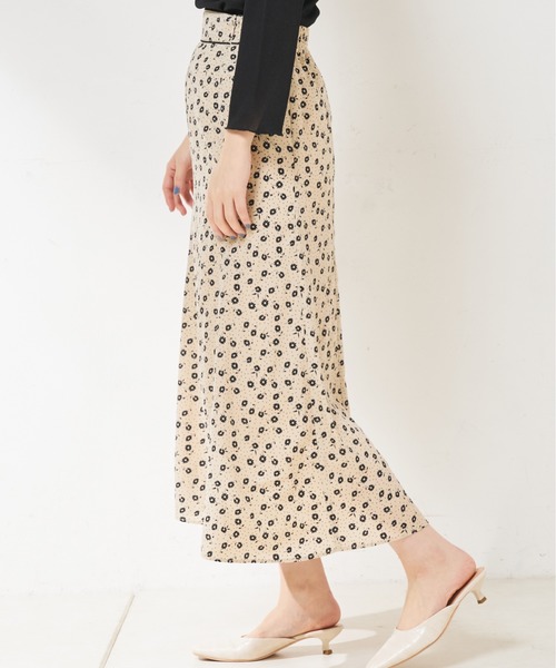 natural couture（ナチュラルクチュール）の「マーガレット花柄パイピングスカート（スカート・レディース・オフホワイト/ブラック・FREE）」の13枚目の写真