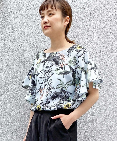 PICCIN(ピッチン)の「フラワーフリルブラウス(シャツ/ブラウス・レディース・サックスブルー/オフホワイト・M)」の1枚目の写真