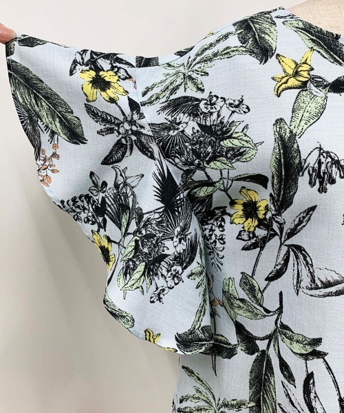 PICCIN(ピッチン)の「フラワーフリルブラウス(シャツ/ブラウス・レディース・サックスブルー/オフホワイト・M)」の5枚目の写真