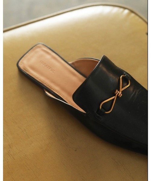 TODAYFUL(トゥデイフル)の「レザースライドローファー(ローファー・レディース・ブラック/チョコ・36inch/37inch/38inch)」の8枚目の写真