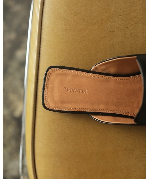 TODAYFUL(トゥデイフル)の「レザースライドローファー(ローファー・レディース・ブラック/チョコ・36inch/37inch/38inch)」の4枚目の写真