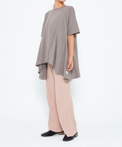 NHT（エヌエイチティー）の「NHT/エヌエイチティー フレアーＴシャツ（大人）（Tシャツ/カットソー・レディース・チャコールグレー/ベージュ・F）」の4枚目の写真