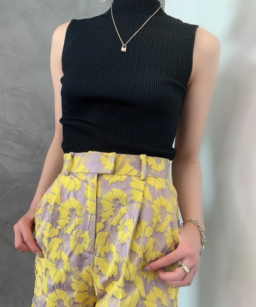 EIMY ISTOIRE(エイミーイストワール)の「ランダムリブノースリーブニット(タンクトップ・レディース・グリーン系その他2/アイボリー/ブラック/ピンク/ブルー/グレイッシュベージュ・FREE)」の7枚目の写真