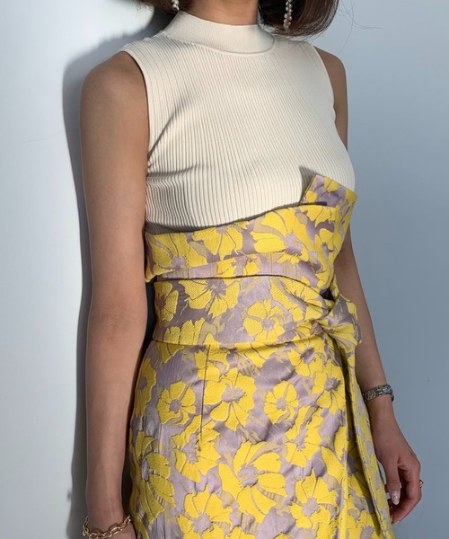 EIMY ISTOIRE(エイミーイストワール)の「ランダムリブノースリーブニット(タンクトップ・レディース・グリーン系その他2/アイボリー/ブラック/ピンク/ブルー/グレイッシュベージュ・FREE)」の12枚目の写真