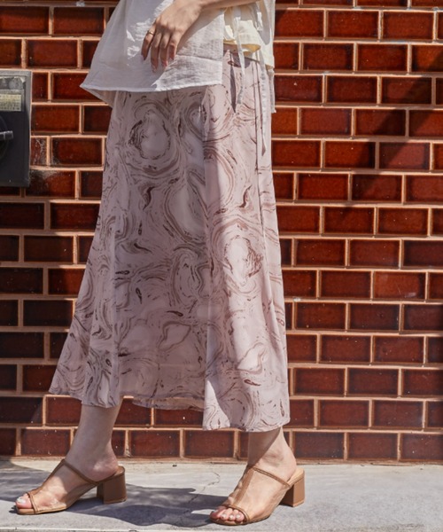 Amourire（アムリール）の「マーブル柄セミフレアSK（スカート・レディース・ベージュ/グレー/ピンク・M）」の4枚目の写真