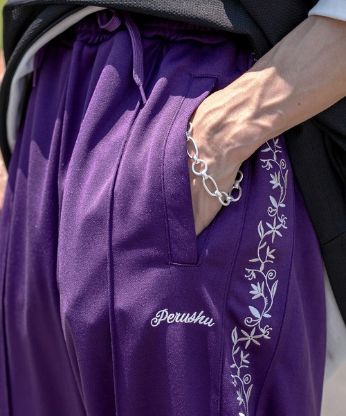 Perushu（ペルーシュ）の「フラワー刺繍リラックスジャージパンツ