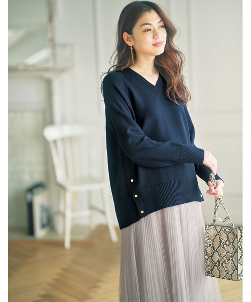 GeeRA(ジーラ)の「裾ボタンVネックモチモチニット(ニット/セーター・レディース・ブラック/ネイビー/モカ/アイボリー/ブルー/ピンク/グリーン・XX-LARGE/MEDIUM/X-LARGE/LARGE/SMALL)」の18枚目の写真