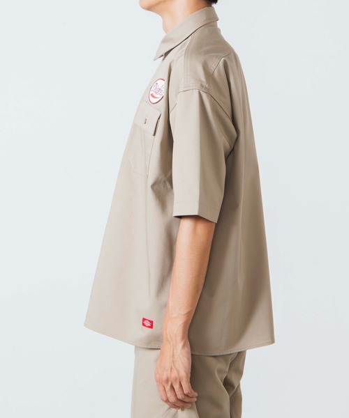 Dickies（ディッキーズ）の「∴WEGO/別注 Dickiesビックシルエット5分袖ワークシャツ（シャツ/ブラウス・メンズ・ダークグリーン/ベージュ/ワイン・MEDIUM/LARGE）」の11枚目の写真