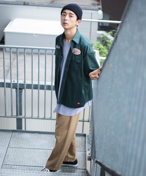 Dickies（ディッキーズ）の「∴WEGO/別注 Dickiesビックシルエット5分袖ワークシャツ（シャツ/ブラウス・メンズ・ダークグリーン/ベージュ/ワイン・MEDIUM/LARGE）」の4枚目の写真