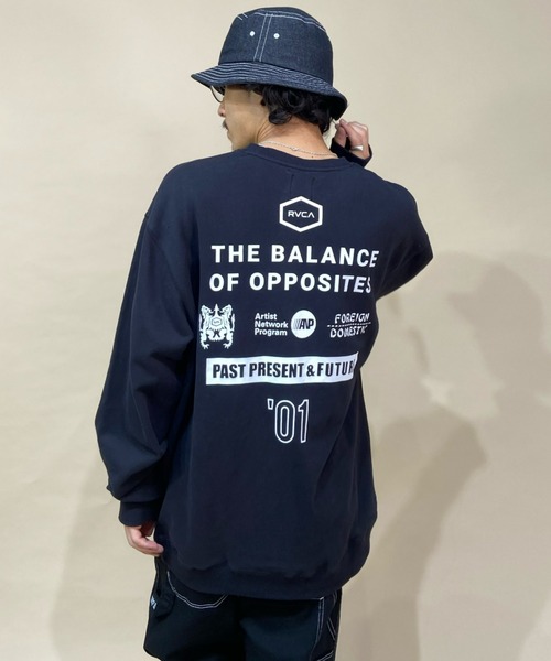 RVCA(ルーカ)の「RVCA/ルーカ 総柄 オーバーサイズスウェット/セットアップ対応 BB042-041(スウェット・メンズ・ホワイト/ブラック・S/M/L)」の2枚目の写真