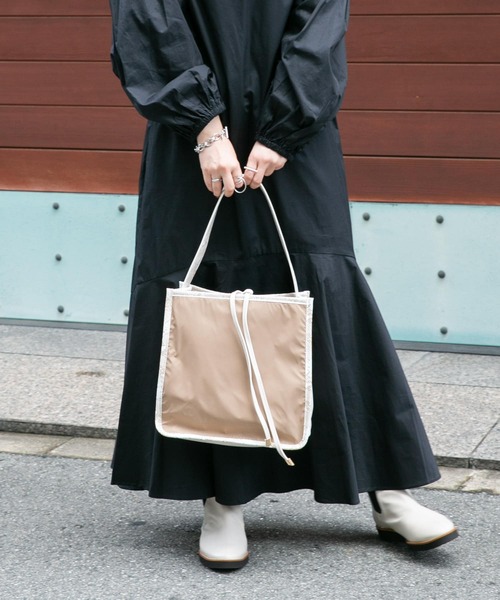 RODE SKO（ロデスコ）の「MARTTA ナイロンコンビ2WAYトート（トートバッグ・レディース・アイボリー/ベージュ・ONE）」の15枚目の写真