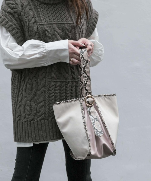 RODE SKO（ロデスコ）の「MARTTA ナイロンコンビ2WAYトート（トートバッグ・レディース・アイボリー/ベージュ・ONE）」の9枚目の写真