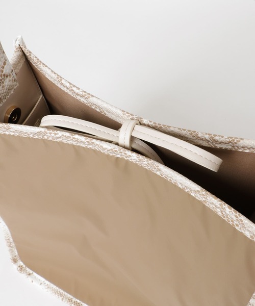 RODE SKO（ロデスコ）の「MARTTA ナイロンコンビ2WAYトート（トートバッグ・レディース・アイボリー/ベージュ・ONE）」の10枚目の写真