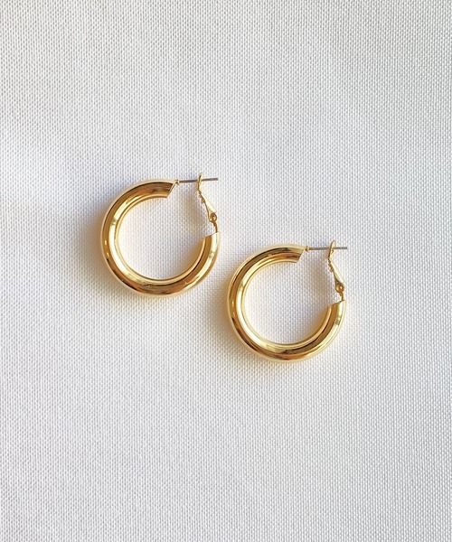 yu-ka(ユーカ)の「YU-KA : ボリュームフープピアス(ピアス(両耳用)・レディース・シルバー/ゴールド・ONE SIZE)」の13枚目の写真