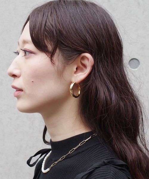 yu-ka(ユーカ)の「YU-KA : ボリュームフープピアス(ピアス(両耳用)・レディース・シルバー/ゴールド・ONE SIZE)」の11枚目の写真