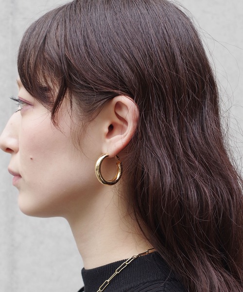 yu-ka(ユーカ)の「YU-KA : ボリュームフープピアス(ピアス(両耳用)・レディース・シルバー/ゴールド・ONE SIZE)」の15枚目の写真